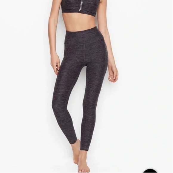 Victoria's Secret Pants - NWT Victoria’s Secret Incredible Essential Leggings (Heather Grey, Size 8)
